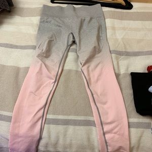 Gym shark leggings